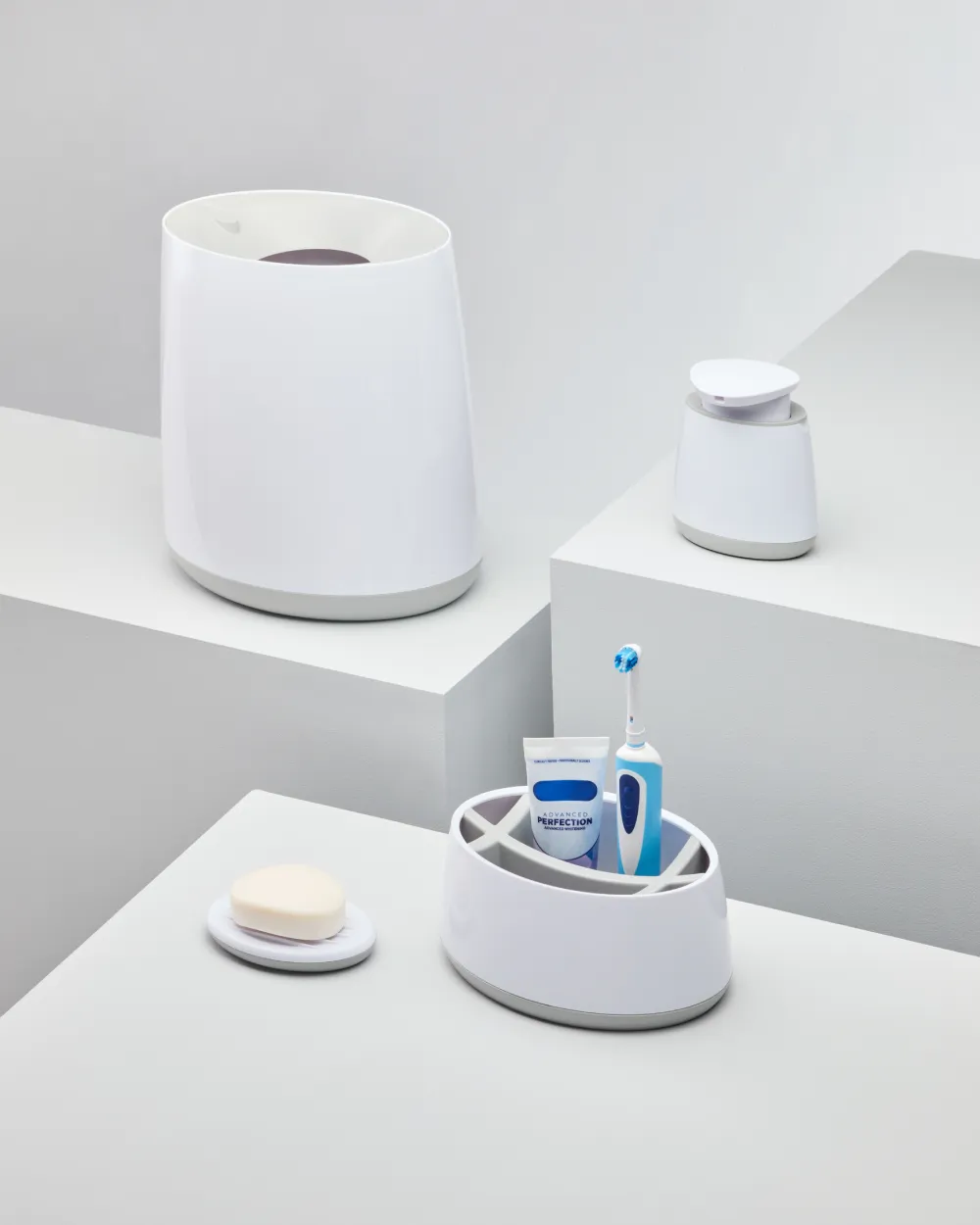 Minky 8L Bin with Swing Lid - Image 3