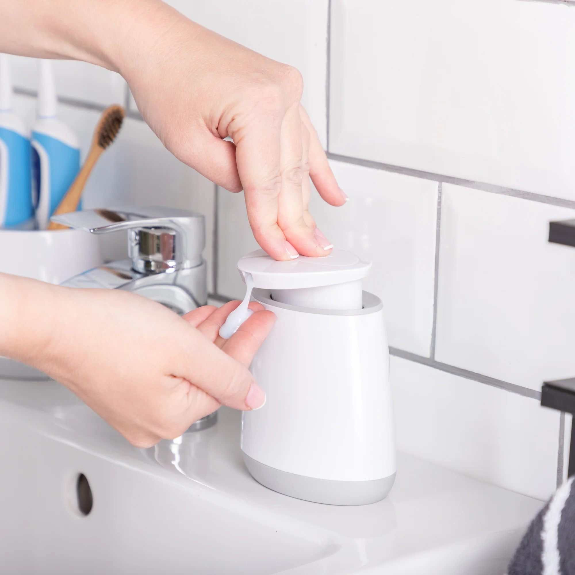Minky Bathroom Soap Dispenser - Image 6