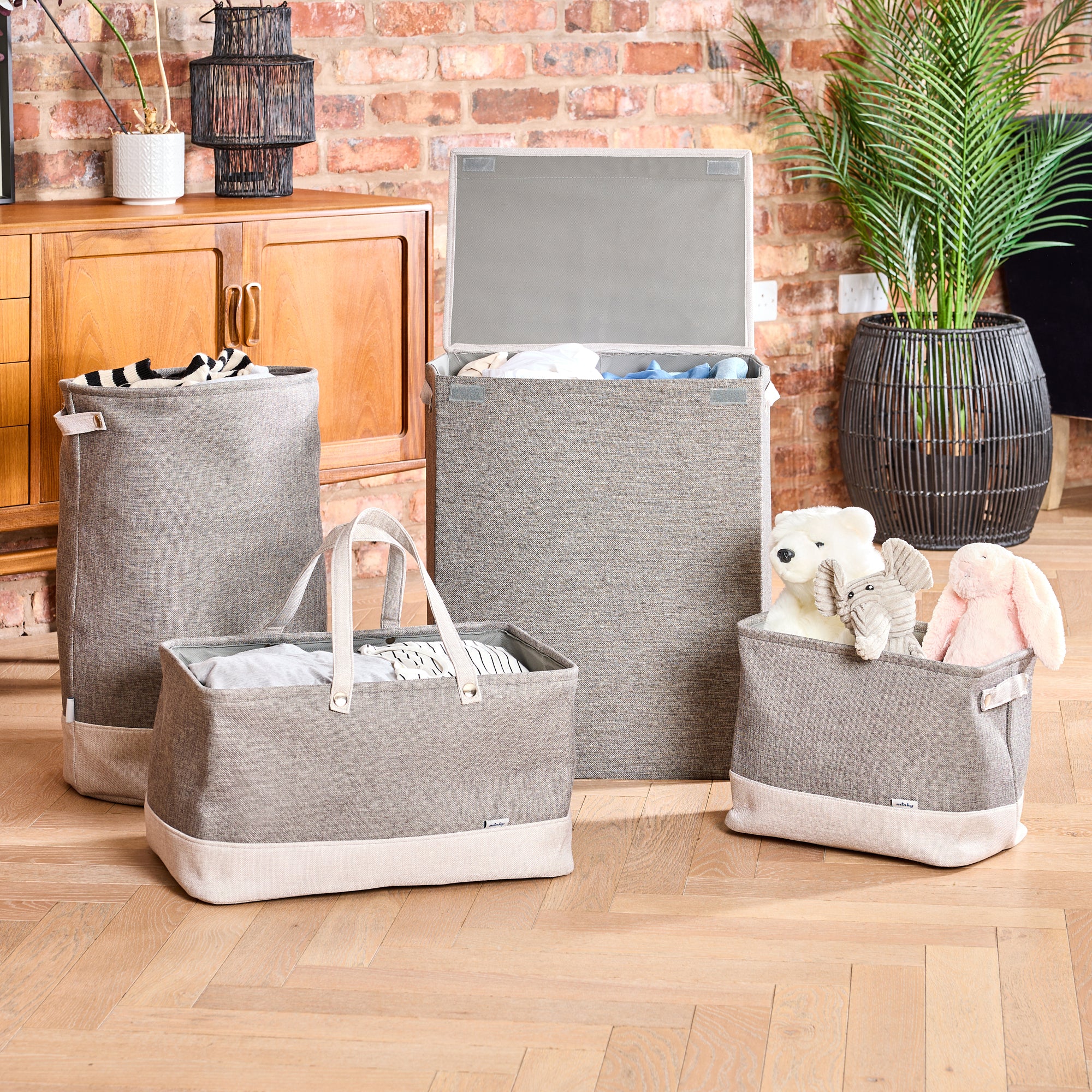 Minky Collapsible Fabric Water-Resistant Laundry Bag - Image 6