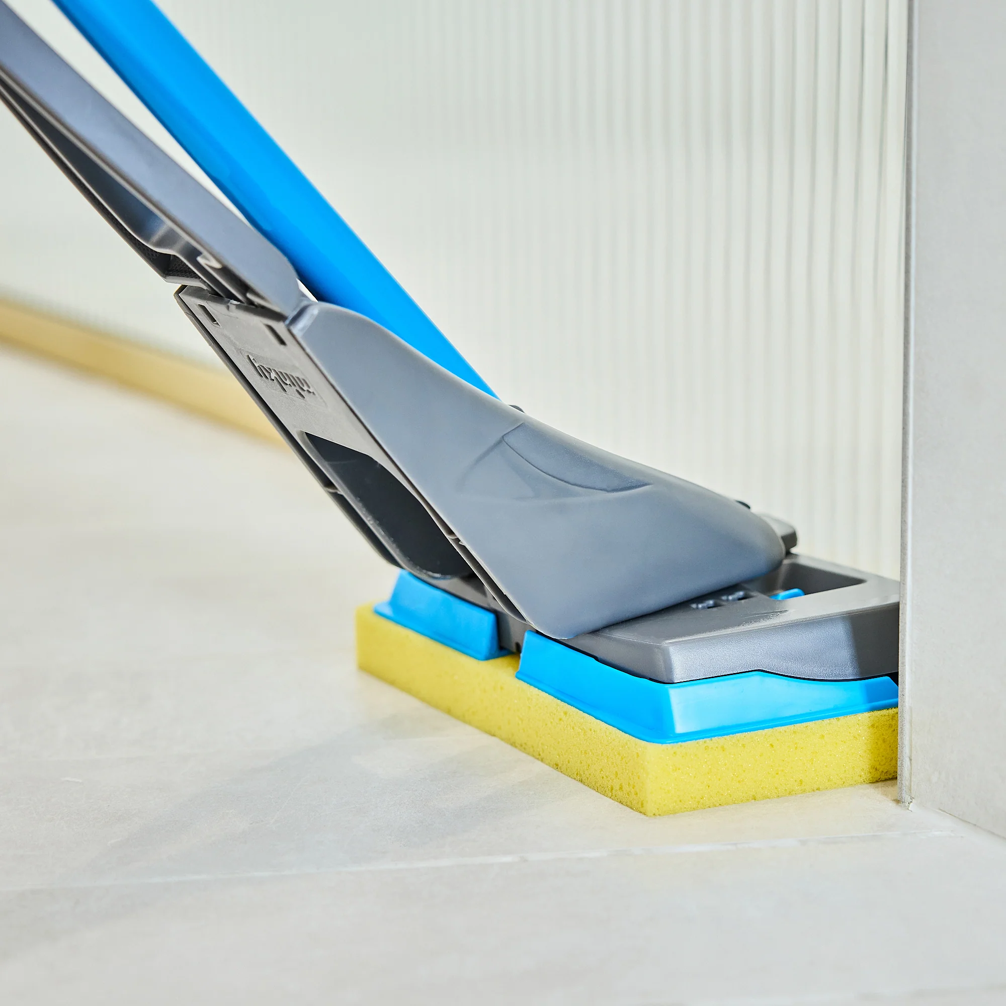 Minky Reflex Mop with 2 Refills - Image 7